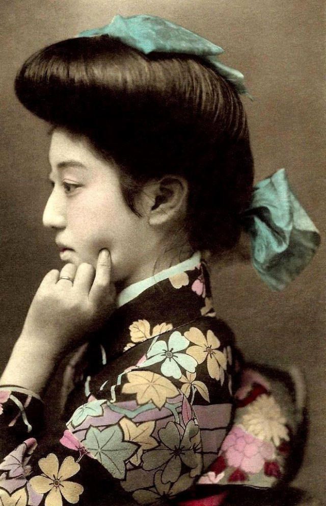 Chishō Takaoka: Life Story and Beautiful photos of a the Nine-Fingered Geisha