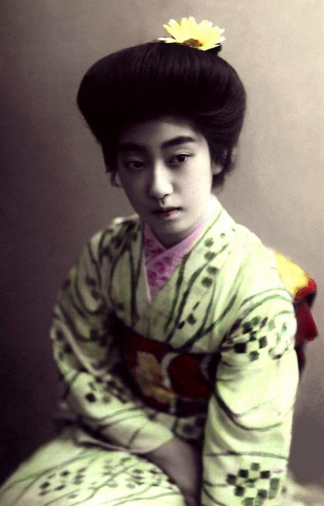 Chishō Takaoka: Life Story and Beautiful photos of a the Nine-Fingered Geisha