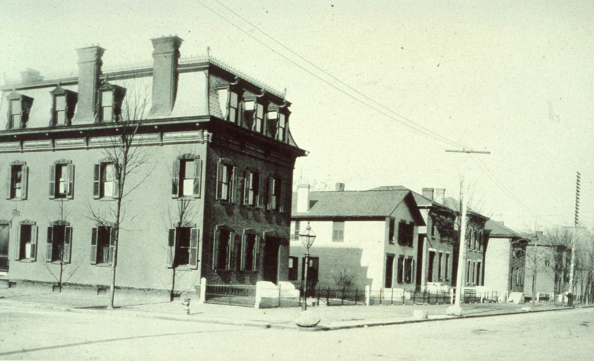 Fourth Street Residential District photograph, 1889