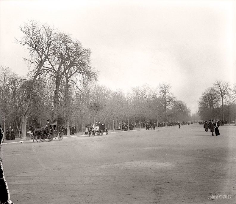 Avenue du Bois-de-Boulogne, Paris, 1900