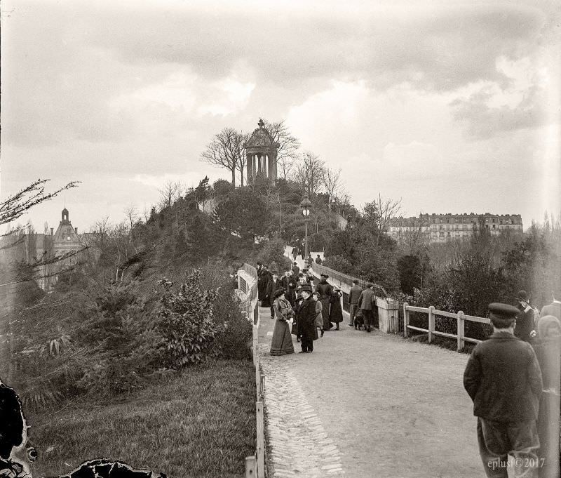 The Parc des Buttes Chaumont, Paris, 1900