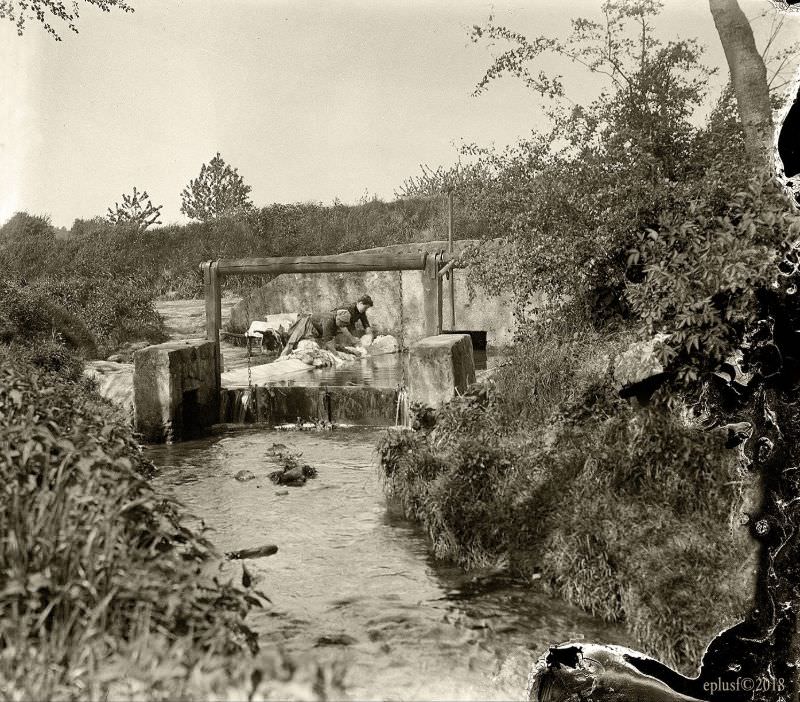 Washerwomen, circa 1900