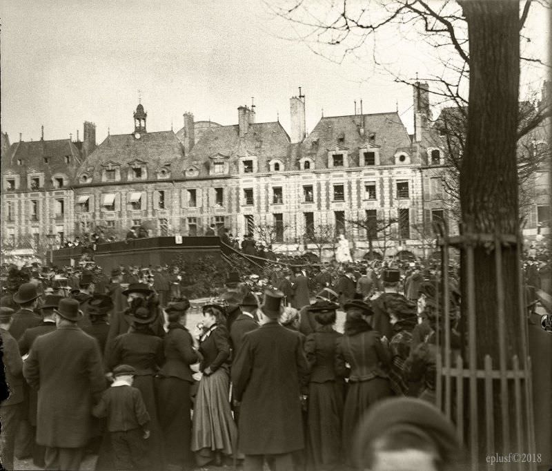 Place des Vosges, Paris, 1902