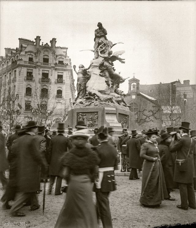 Statue Victor Hugo, Paris, 1902