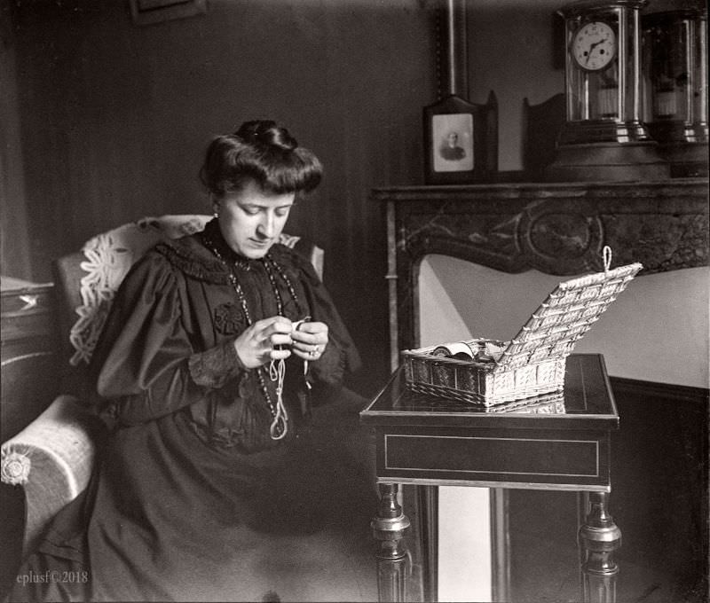 Suzanne sews, circa 1907