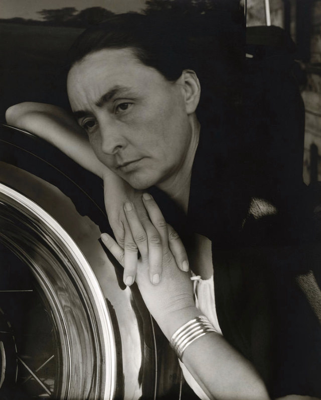 Georgia O'Keeffe: Life Story and Portraits of the Greatest 20th Century Painter and Pioneer of Modernism