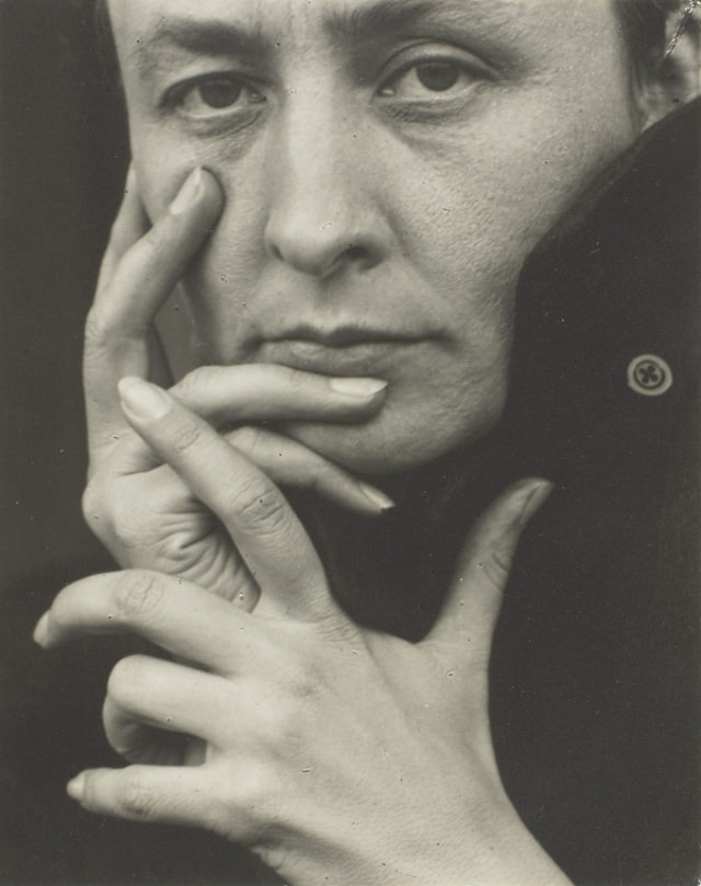 Georgia O'Keeffe: Life Story and Portraits of the Greatest 20th Century Painter and Pioneer of Modernism