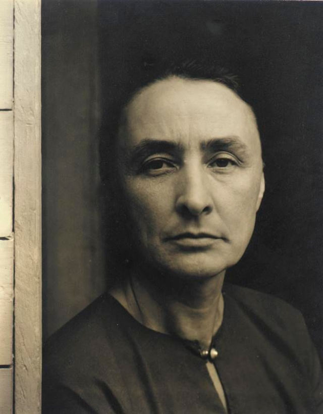 Georgia O'Keeffe: Life Story and Portraits of the Greatest 20th Century Painter and Pioneer of Modernism