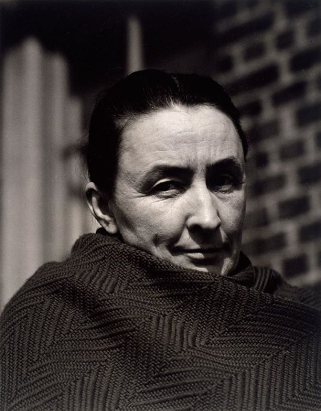 Georgia O'Keeffe: Life Story and Portraits of the Greatest 20th Century Painter and Pioneer of Modernism