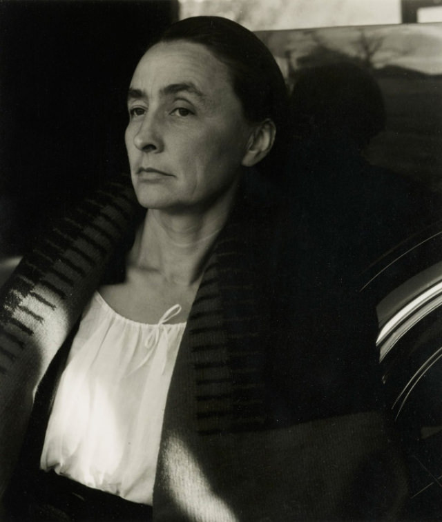 Georgia O'Keeffe: Life Story and Portraits of the Greatest 20th Century Painter and Pioneer of Modernism