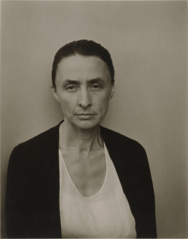 Georgia O'Keeffe: Life Story and Portraits of the Greatest 20th Century Painter and Pioneer of Modernism
