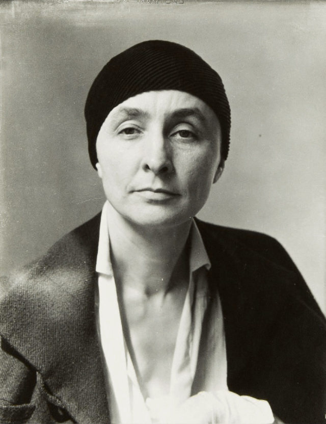 Georgia O'Keeffe: Life Story and Portraits of the Greatest 20th Century Painter and Pioneer of Modernism