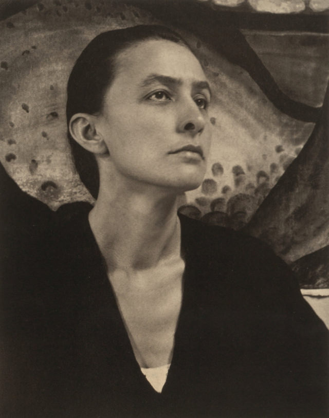 Georgia O'Keeffe: Life Story and Portraits of the Greatest 20th Century Painter and Pioneer of Modernism