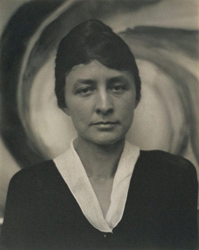 Georgia O'Keeffe: Life Story and Portraits of the Greatest 20th Century Painter and Pioneer of Modernism