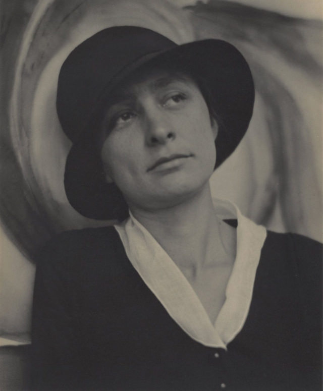 Georgia O'Keeffe: Life Story and Portraits of the Greatest 20th Century Painter and Pioneer of Modernism