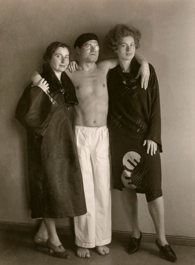 The Dadaist Raoul Hausmann with Hedwig Mankiewitz and Vera Broïdo