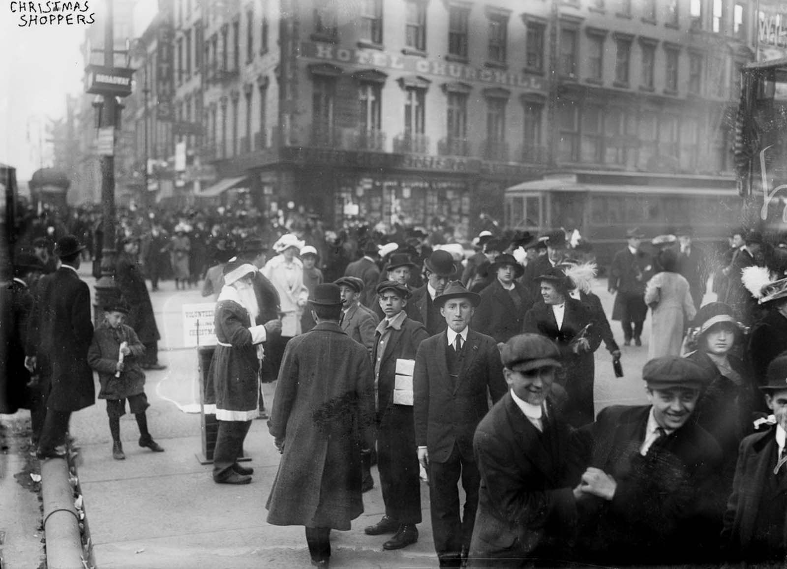 Fascinating Historical Photos of Holiday Shopping in New York City from the Early 20th Century