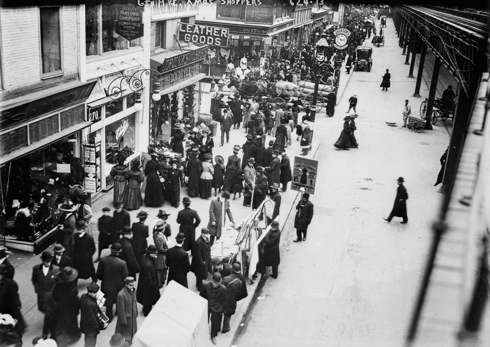 Fascinating Historical Photos of Holiday Shopping in New York City from the Early 20th Century