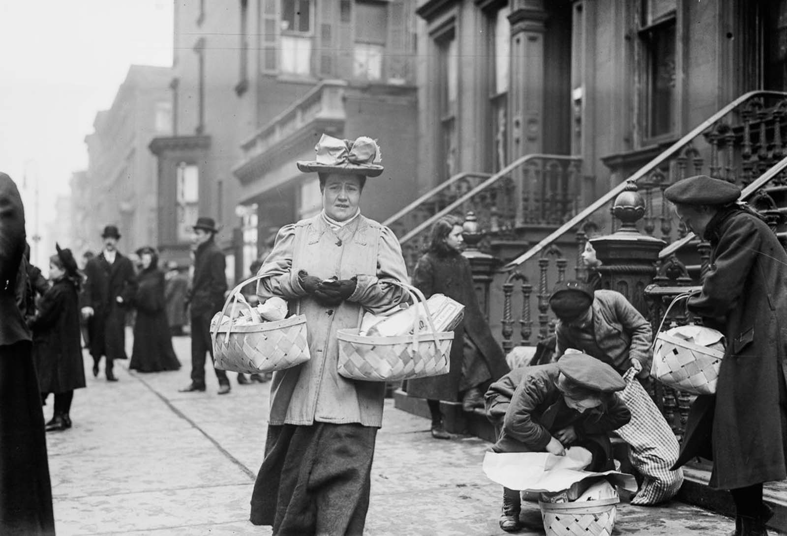 Fascinating Historical Photos of Holiday Shopping in New York City from the Early 20th Century