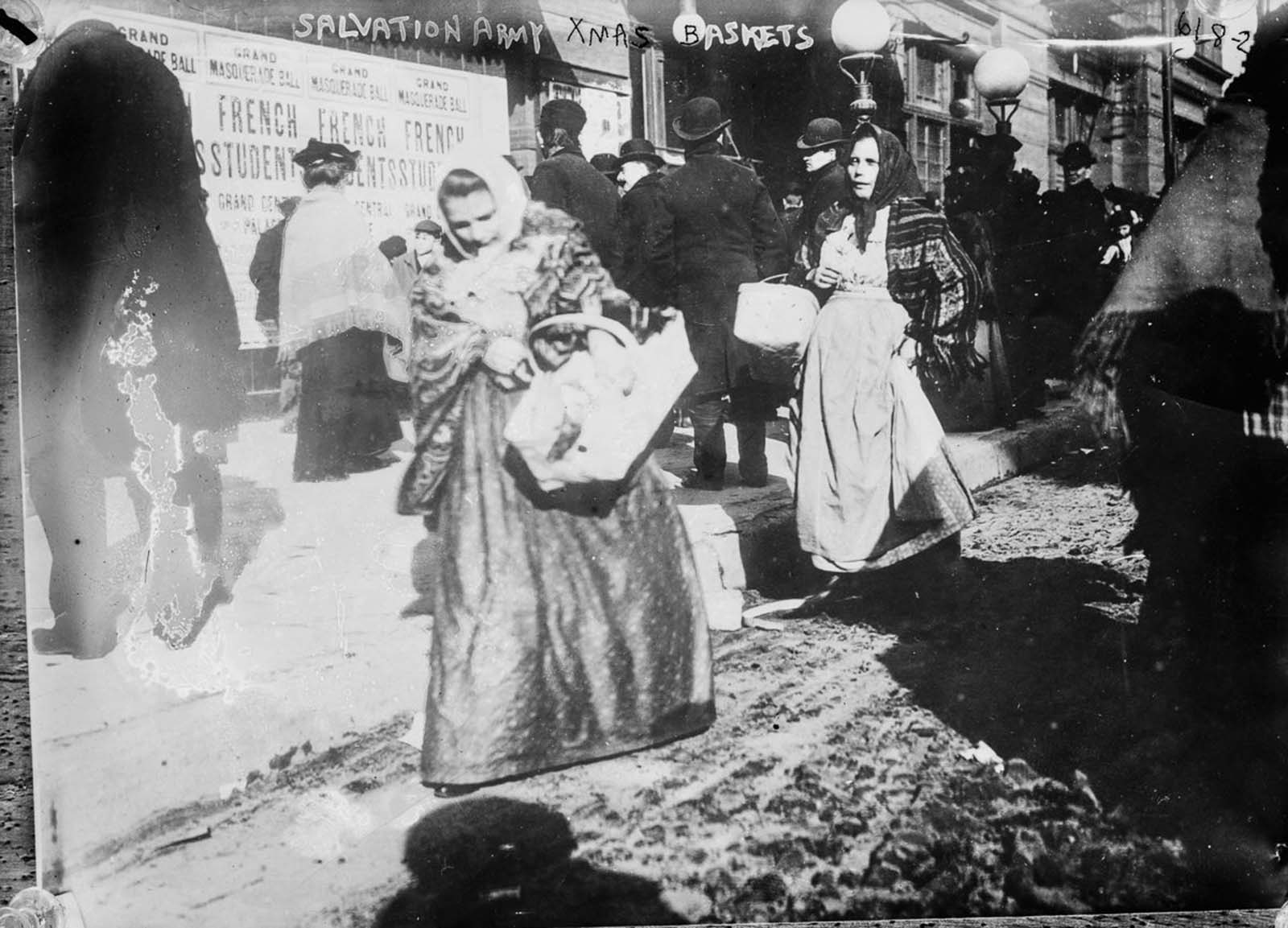 Fascinating Historical Photos of Holiday Shopping in New York City from the Early 20th Century