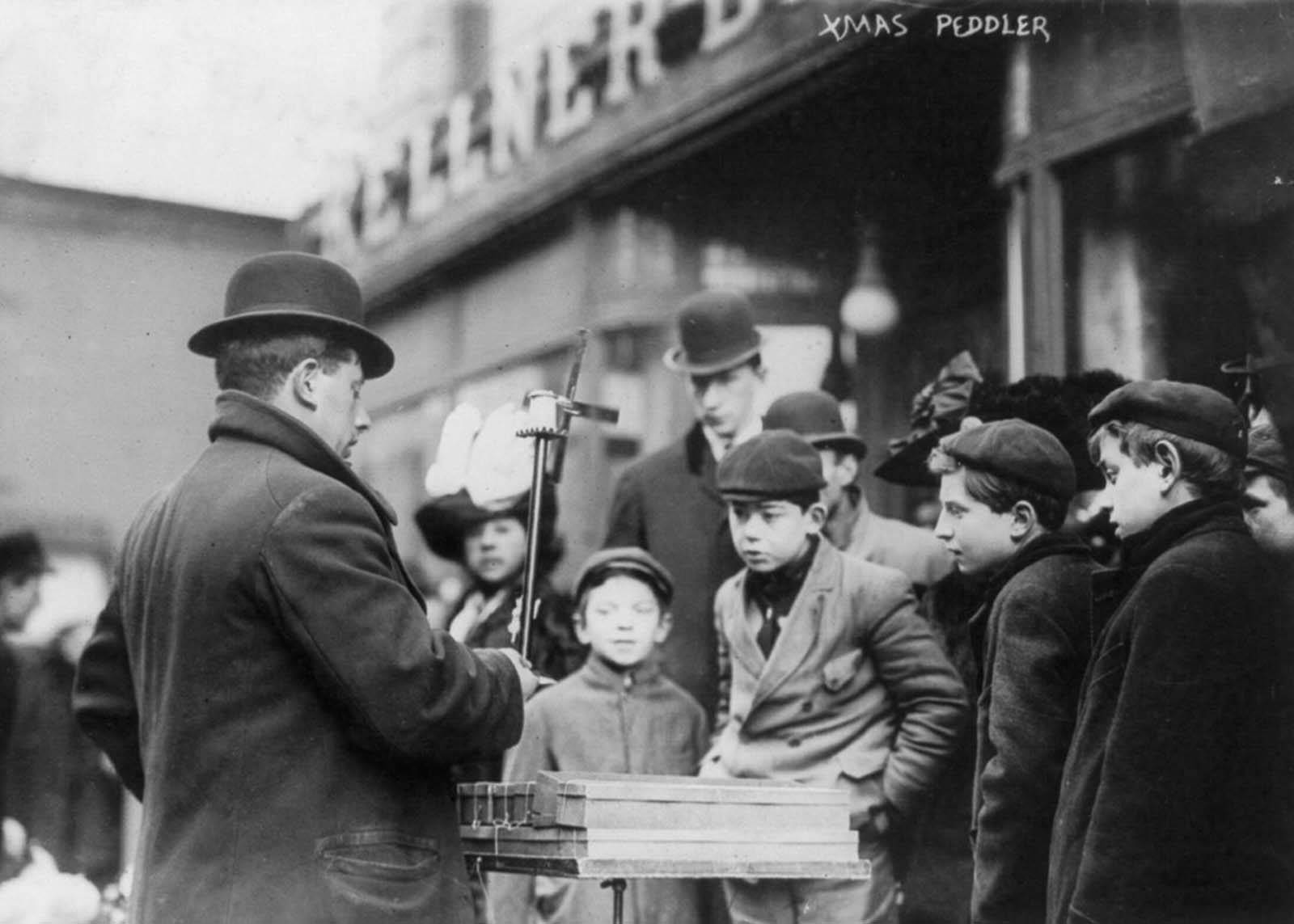 Fascinating Historical Photos of Holiday Shopping in New York City from the Early 20th Century