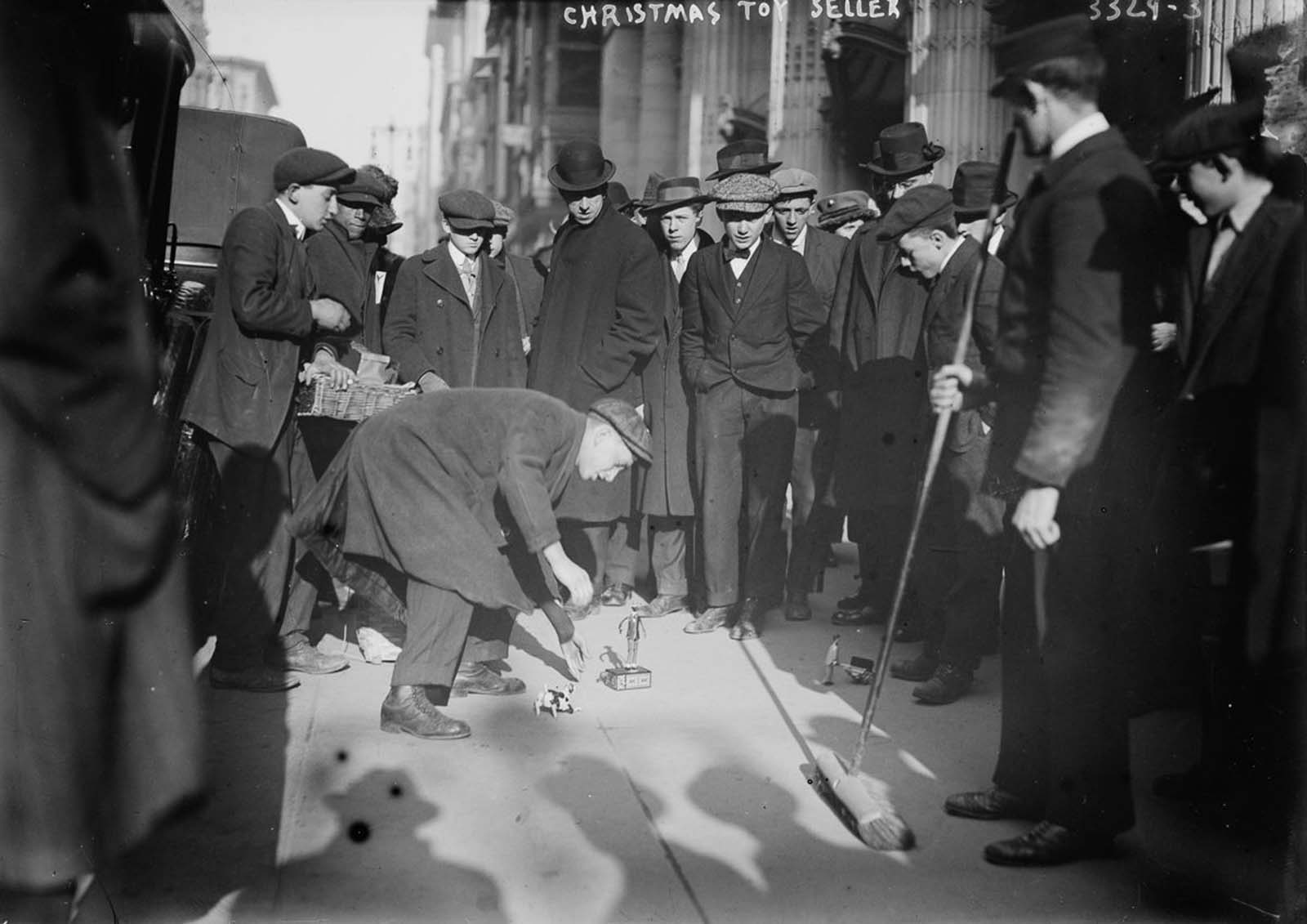 Fascinating Historical Photos of Holiday Shopping in New York City from the Early 20th Century