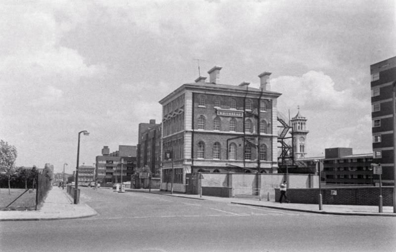 Lion Hotel, North Road, Islington, London N7, 1977