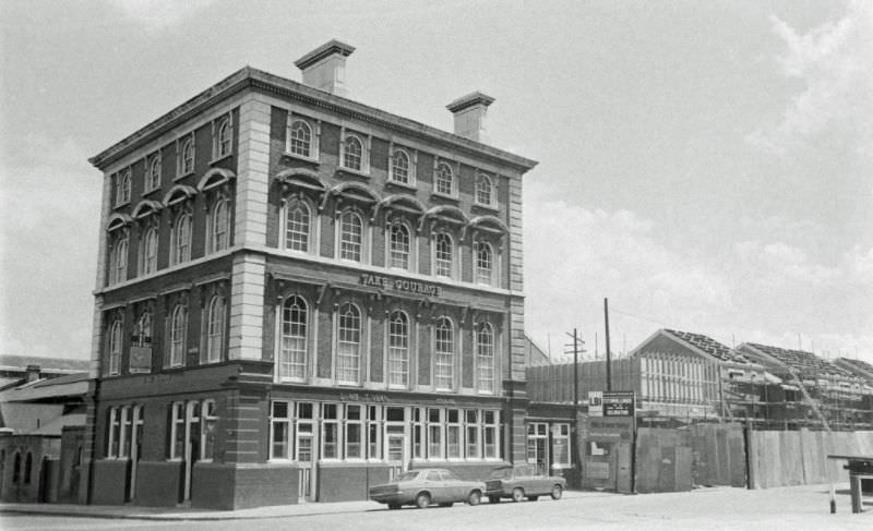 Lamb Tavern, North Road, Islington, London N7, 1977