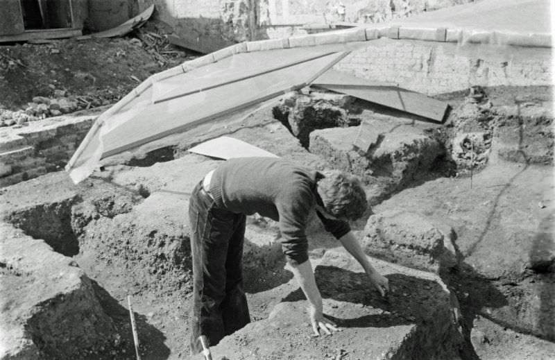 London Archaeology, near St. Pauls, 1977