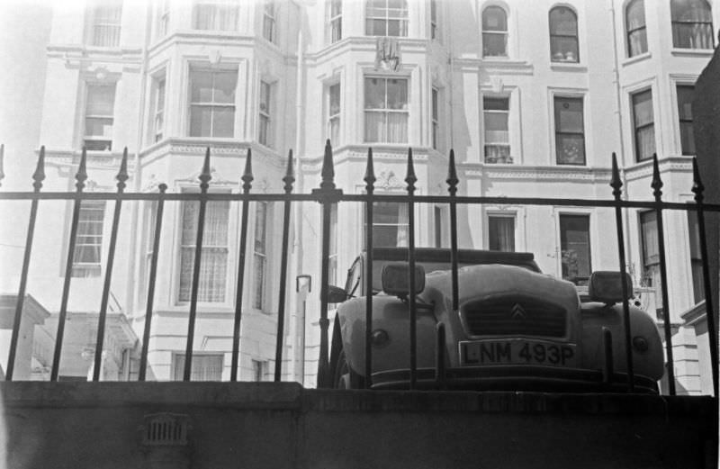 Citroen 2CV, Colville Terrace, Notting Hill, 1978