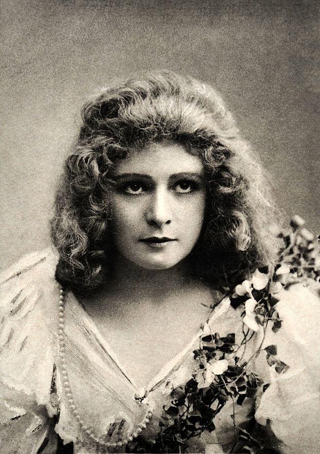 Mabel Love, featured on a vintage card, 1900.