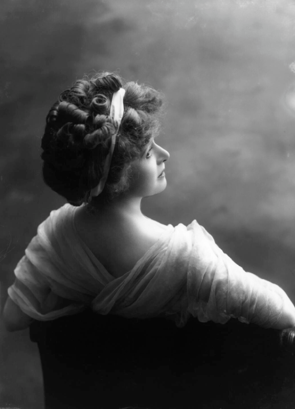 Mabel Love: Life Story and Glamorous Photos of the Great Stage Actress of Late Victorian and Edwardian Eras