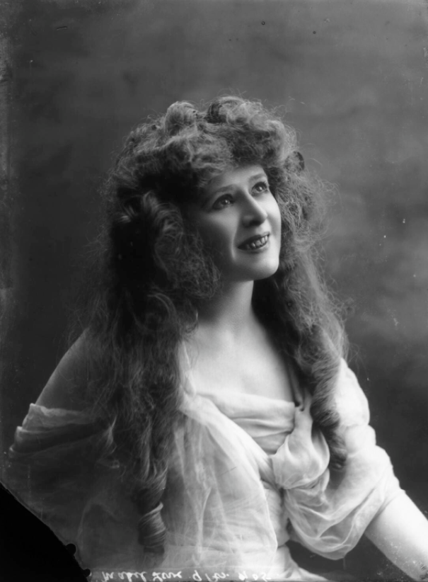 Mabel Love: Life Story and Glamorous Photos of the Great Stage Actress of Late Victorian and Edwardian Eras