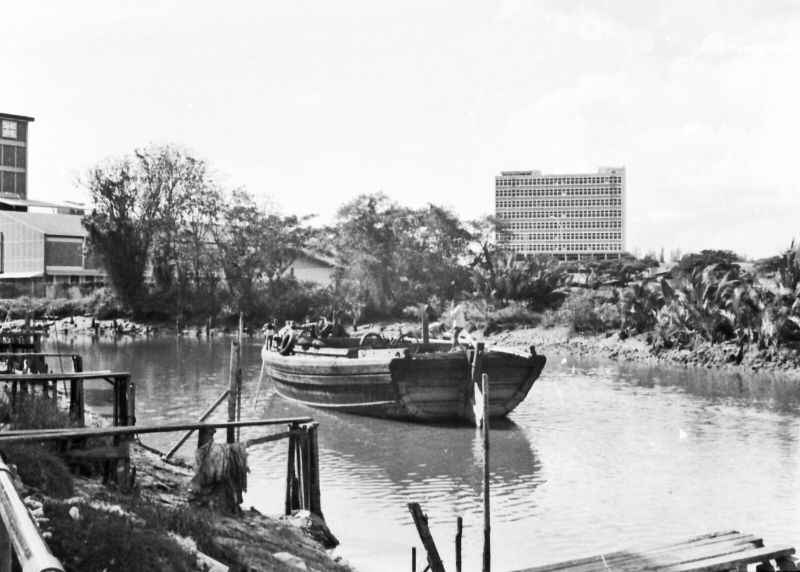 Vintage Photos of Street Life of Malacca, Malaysia in 1971