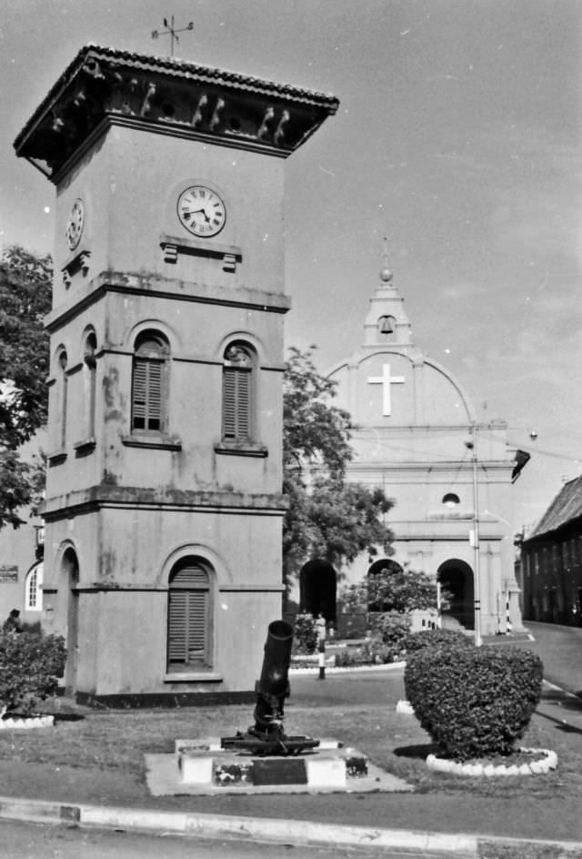 Vintage Photos of Street Life of Malacca, Malaysia in 1971