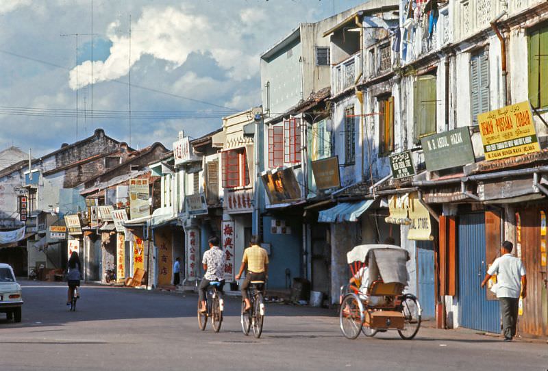 Vintage Photos of Street Life of Malacca, Malaysia in 1971