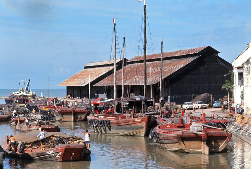 Vintage Photos of Street Life of Malacca, Malaysia in 1971