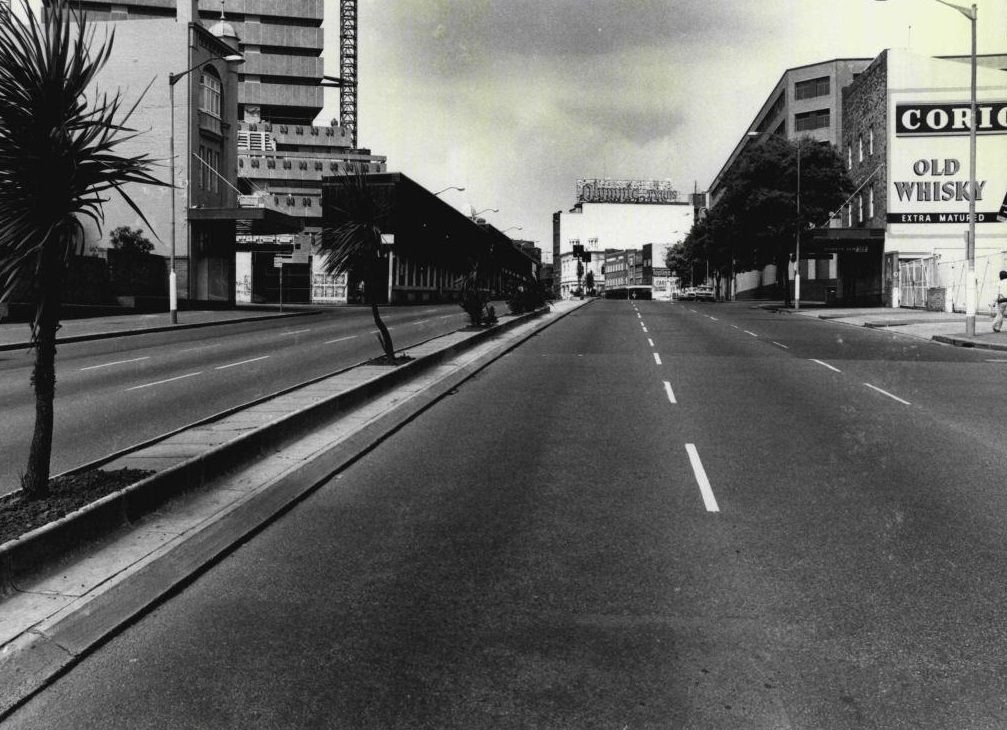 The Partially deserted scene on Broadway (Looking north) as the Melbourne Cup was running. November 02, 1976.