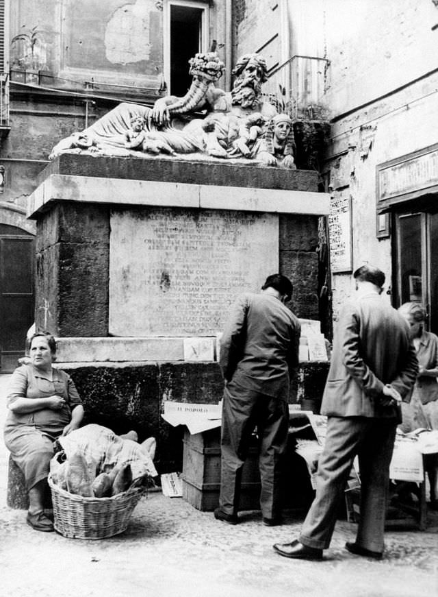 Under the Nile statue in the Old Town.