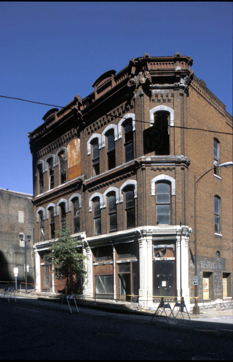 Front southwest corner of the Goodies buildings, after the fire, 1985