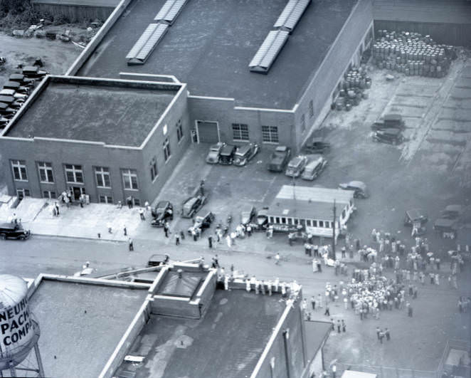 Aerial view of the strike at Neuhoff Packing Plant, 1937