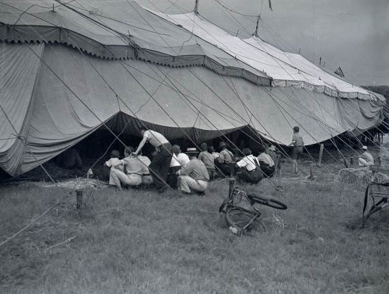Circus performance tent, Nashville, Tennessee, 1938