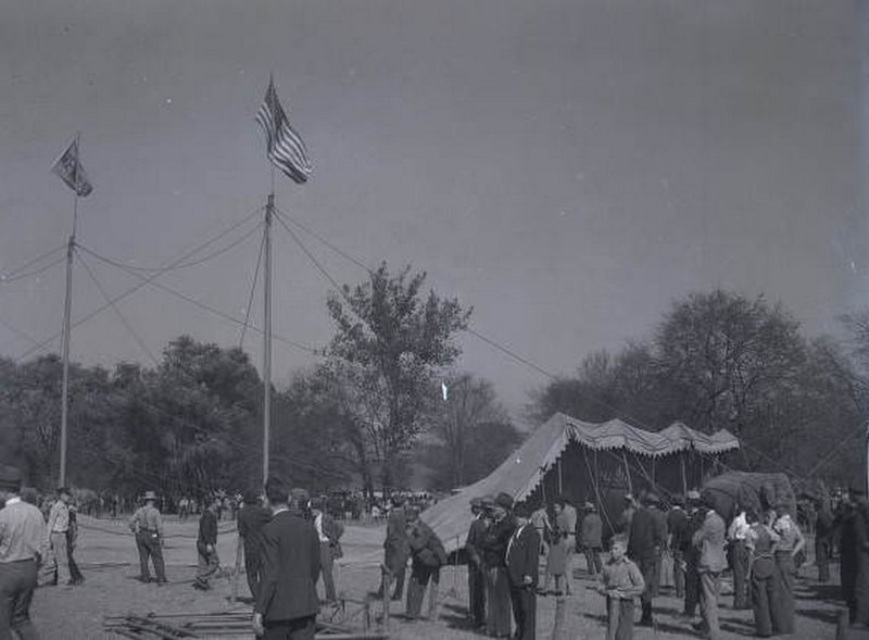 Circus staff raising a tent, Nashville, Tennessee, 1938