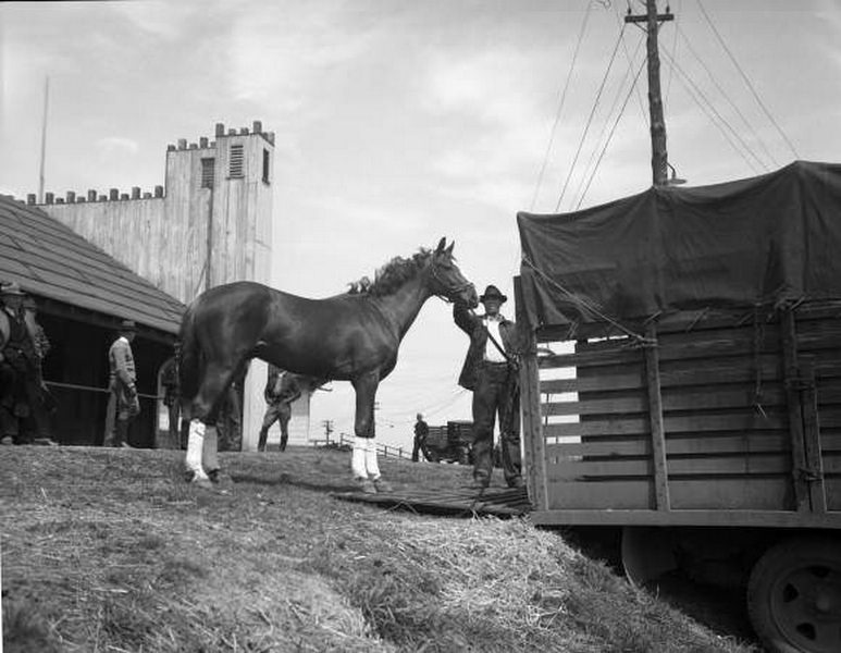 Derby nominee leaves Nashville, Tennessee for Churchill Downs, 1936