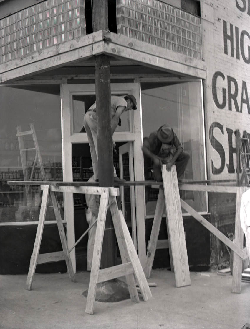 First day of legal liquor sales in Davidson County, Tennessee, 1939