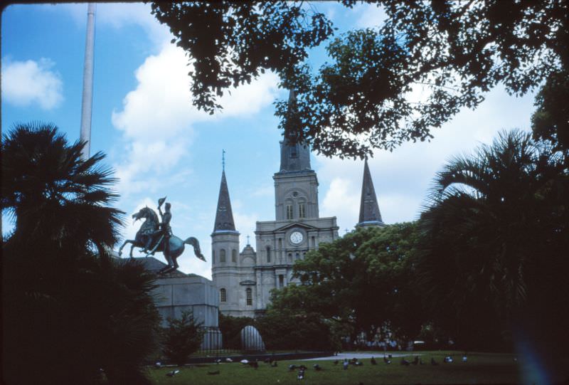 St Louis Cathedral and Andrew Jackson sculpture