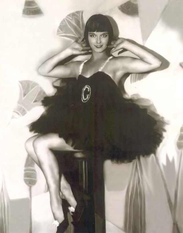 Beautiful Photos of Louise Brooks during the filming of 'Now We're in the Air (1927)'