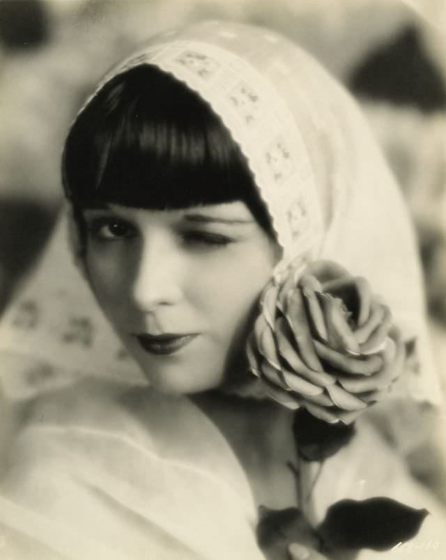 Beautiful Photos of Louise Brooks during the filming of 'Now We're in the Air (1927)'