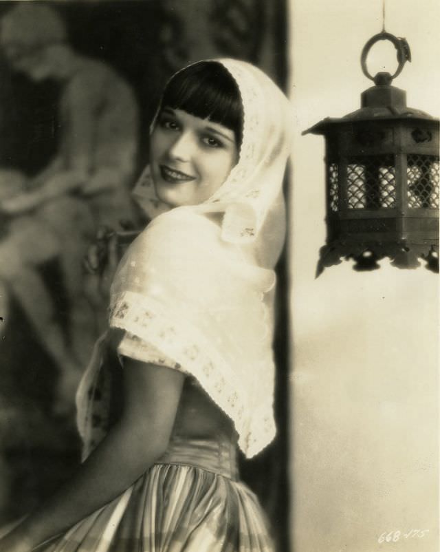 Beautiful Photos of Louise Brooks during the filming of 'Now We're in the Air (1927)'