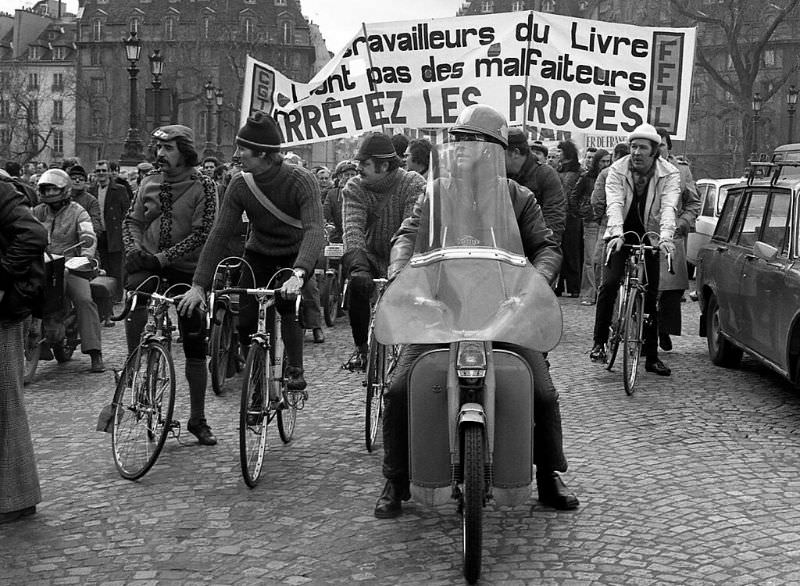 Fascinating Photos Capturing Street Life of Paris in 1981